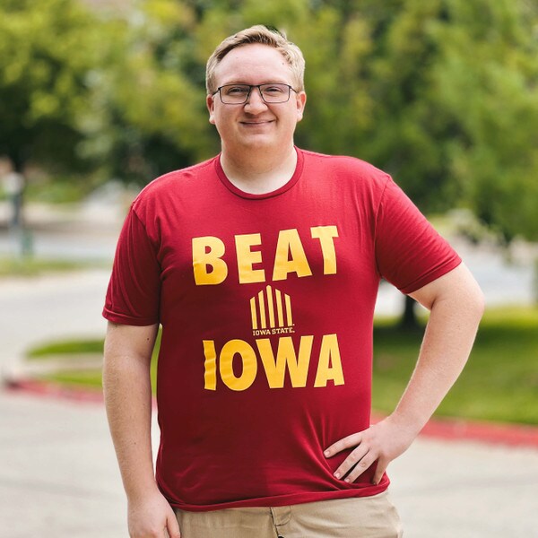 College House Beat Iowa 5 Bar 2025 Cardinal Short Sleeve T-shirt
